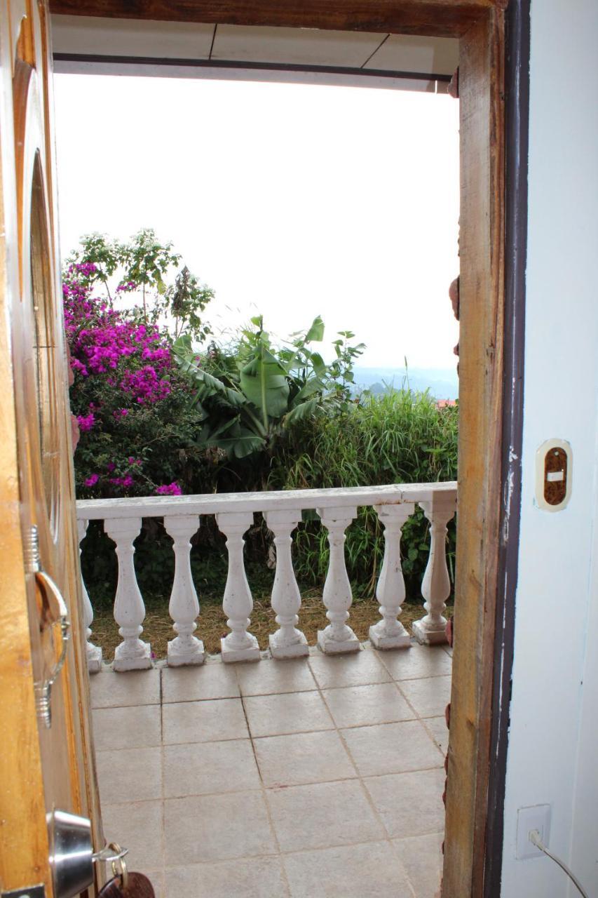 Hotel Las Fresas Del Volcan Poas Sabana Redonda Exterior photo